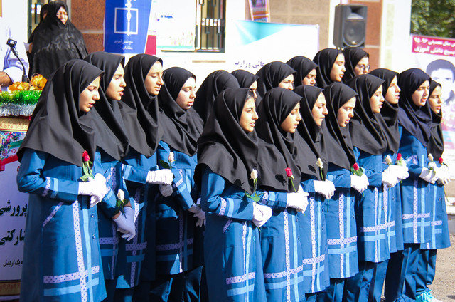 پارچه لباس فرم مدارس دخترانه