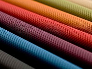 رنگ‌ها و طرح‌ها: تجربه جذاب خرید پارچه در بازارهای مشهد